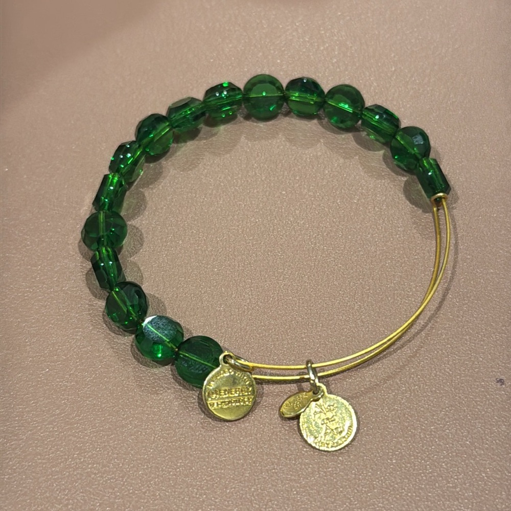 2 Alex and Ani Bracelets 4 leaf clover bracelet and green beaded bracelet - Picture 5 of 5